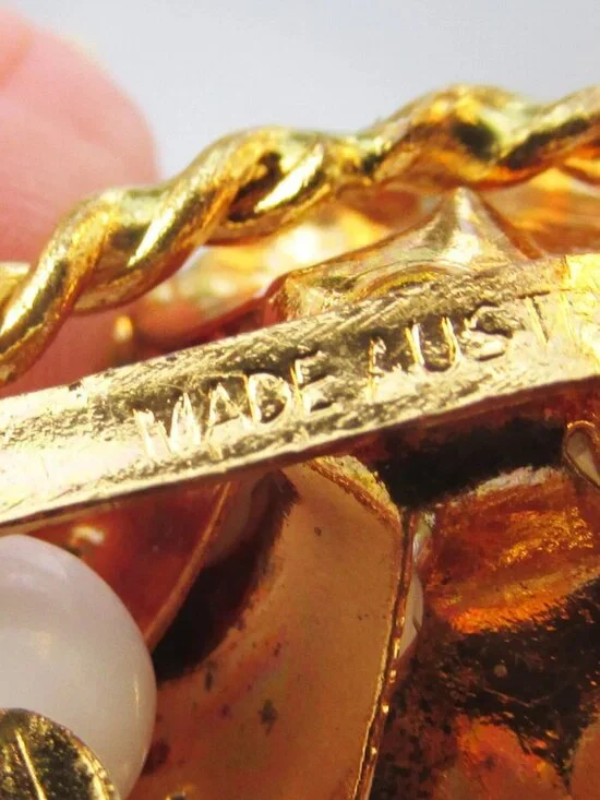 Made in AUSTRIA Vintage White Enamel Rhinestone FLOWER Brooch Pin - Picture 3 of 4